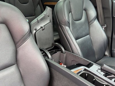2022 Volvo XC90 T6 Momentum - AWD / PANORAMIC SUNROOF / ONE OWNER