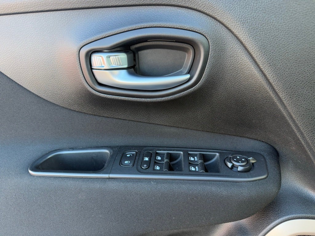 2017 Jeep Renegade Latitude SUPER CLEAN