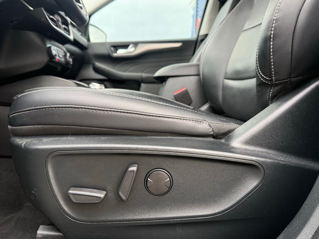 2021 Ford Escape Hybrid Titanium