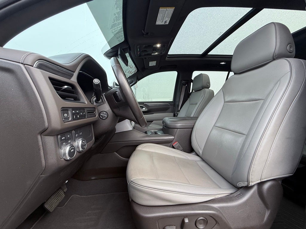2022 GMC Yukon SLT moon roof/capt seats