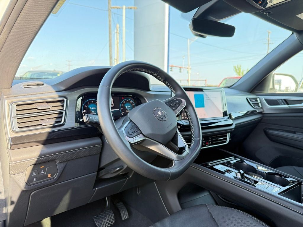 2025 Volkswagen Atlas Cross Sport 2.0T SE w/Technology