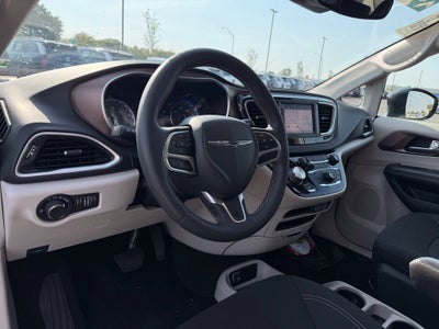 2024 Chrysler Voyager LX