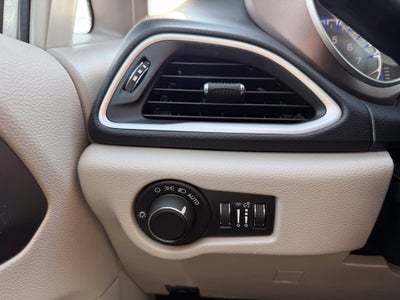 2024 Chrysler Voyager LX