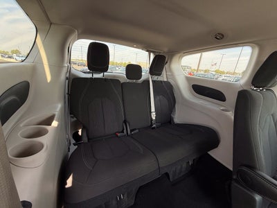 2024 Chrysler Voyager LX