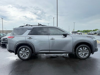 2022 Nissan Pathfinder SV