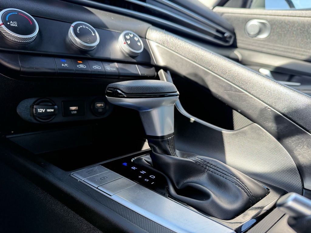 2023 Hyundai Elantra SE