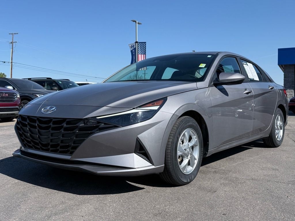 2023 Hyundai Elantra SE