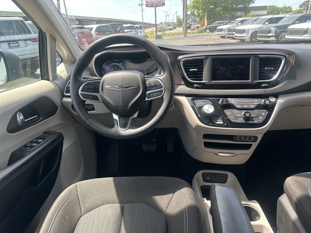 2022 Chrysler Voyager LX