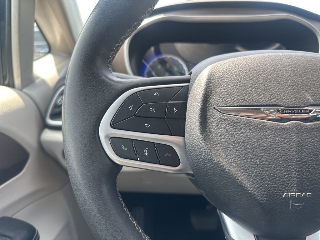 2022 Chrysler Voyager LX