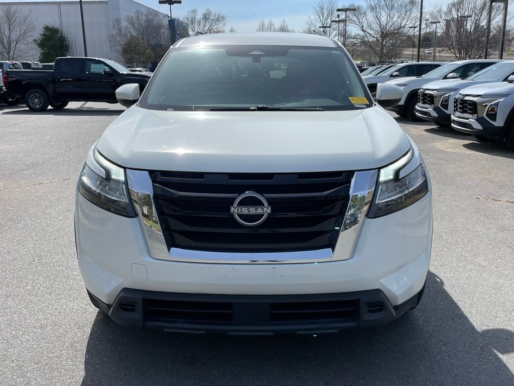 2022 Nissan Pathfinder SV 1-Owner / NissanConnect featuring Apple CarPlay an
