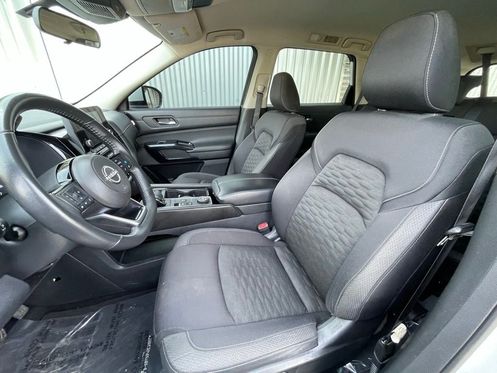 2022 Nissan Pathfinder SV 1-Owner / NissanConnect featuring Apple CarPlay an