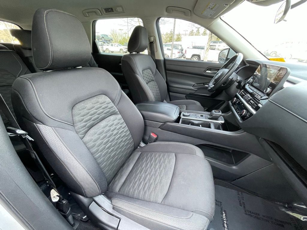 2022 Nissan Pathfinder SV 1-Owner / NissanConnect featuring Apple CarPlay an