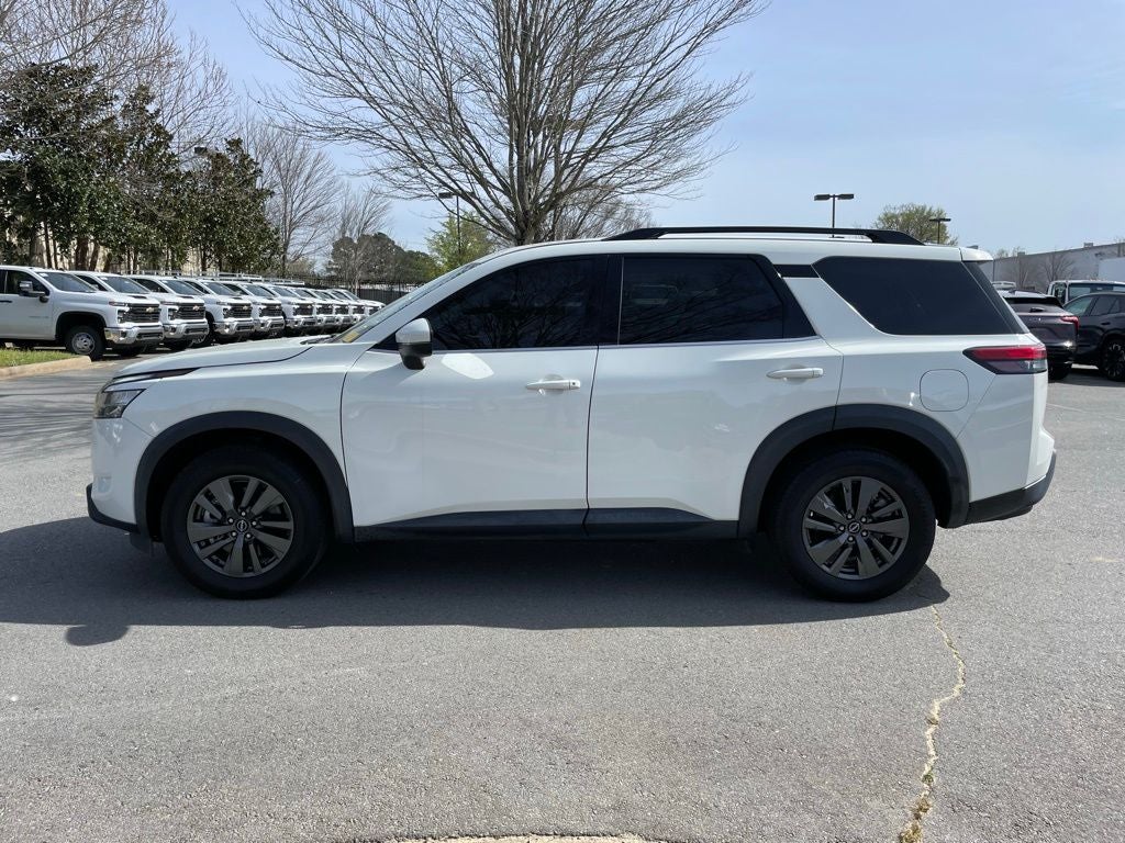 2022 Nissan Pathfinder SV 1-Owner / NissanConnect featuring Apple CarPlay an