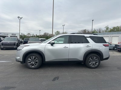 2025 Nissan Pathfinder SV
