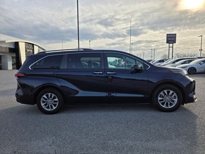 2022 Toyota Sienna XLE 7 Passenger