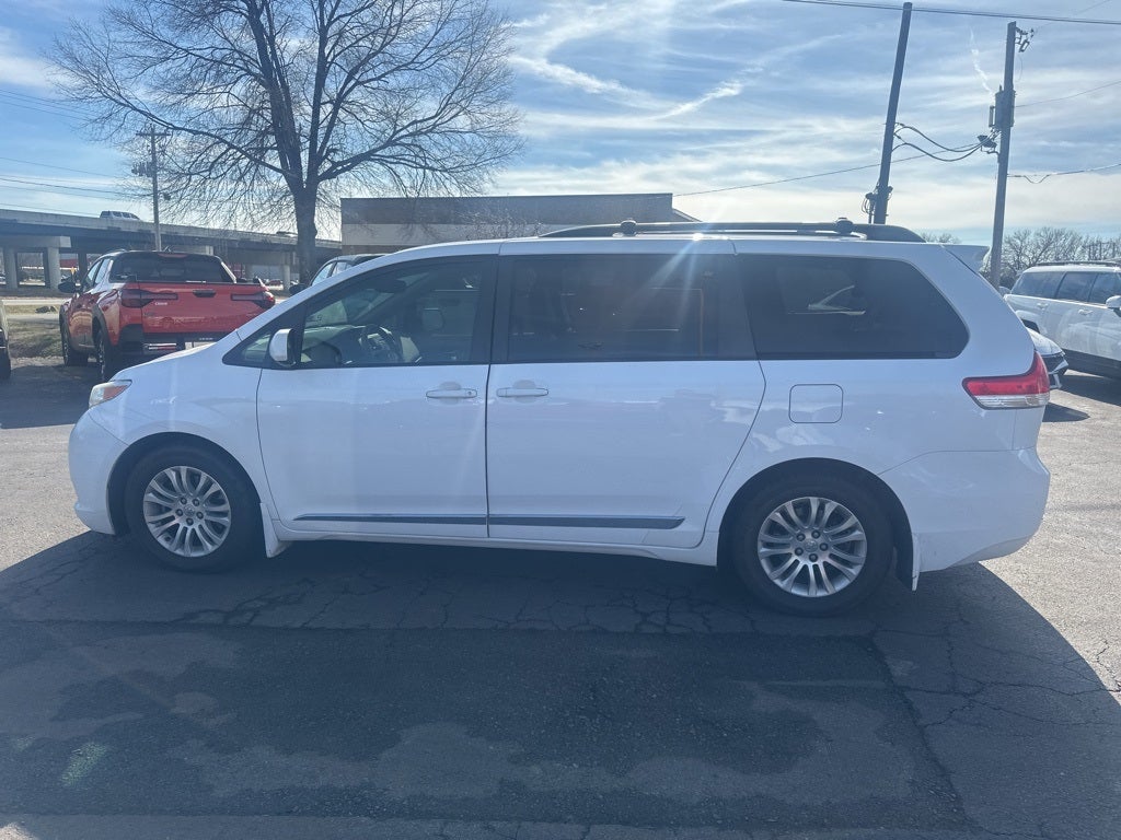 2012 Toyota Sienna Base 7 Passenger