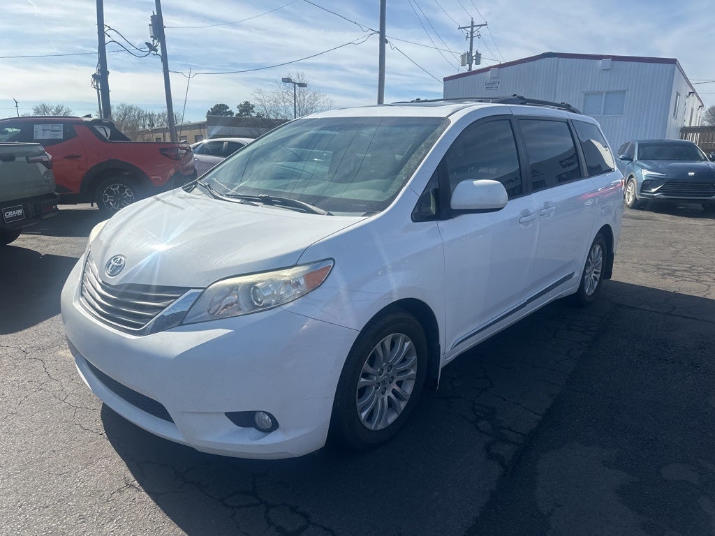 2012 Toyota Sienna Base 7 Passenger