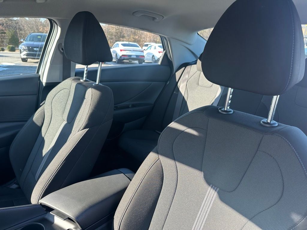 2025 Hyundai Elantra SE