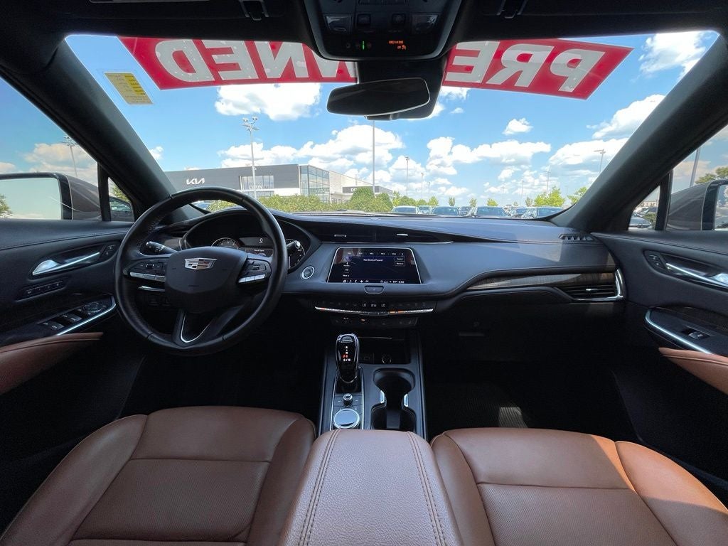 2023 Cadillac XT4 Premium Luxury