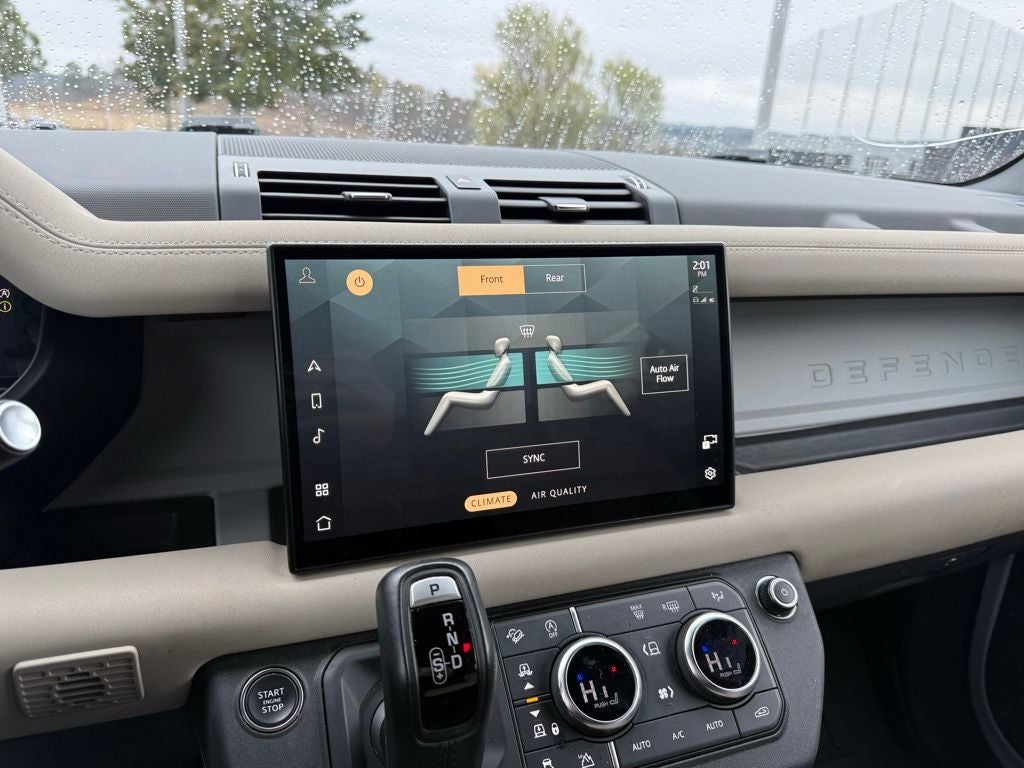 2023 Land Rover Defender 130 X-Dynamic SE