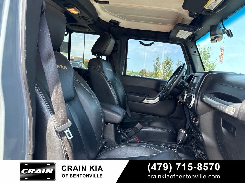 2014 Jeep Wrangler Unlimited Sahara - 4WD / CLEAN CARFAX