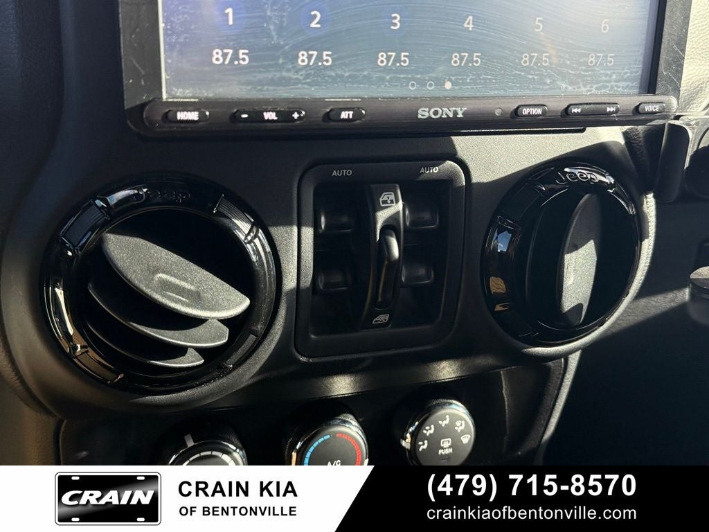 2015 Jeep Wrangler Unlimited Sahara Altitude - 4WD / CLEAN CARFAX / LIFT / WHEELS / TIRES