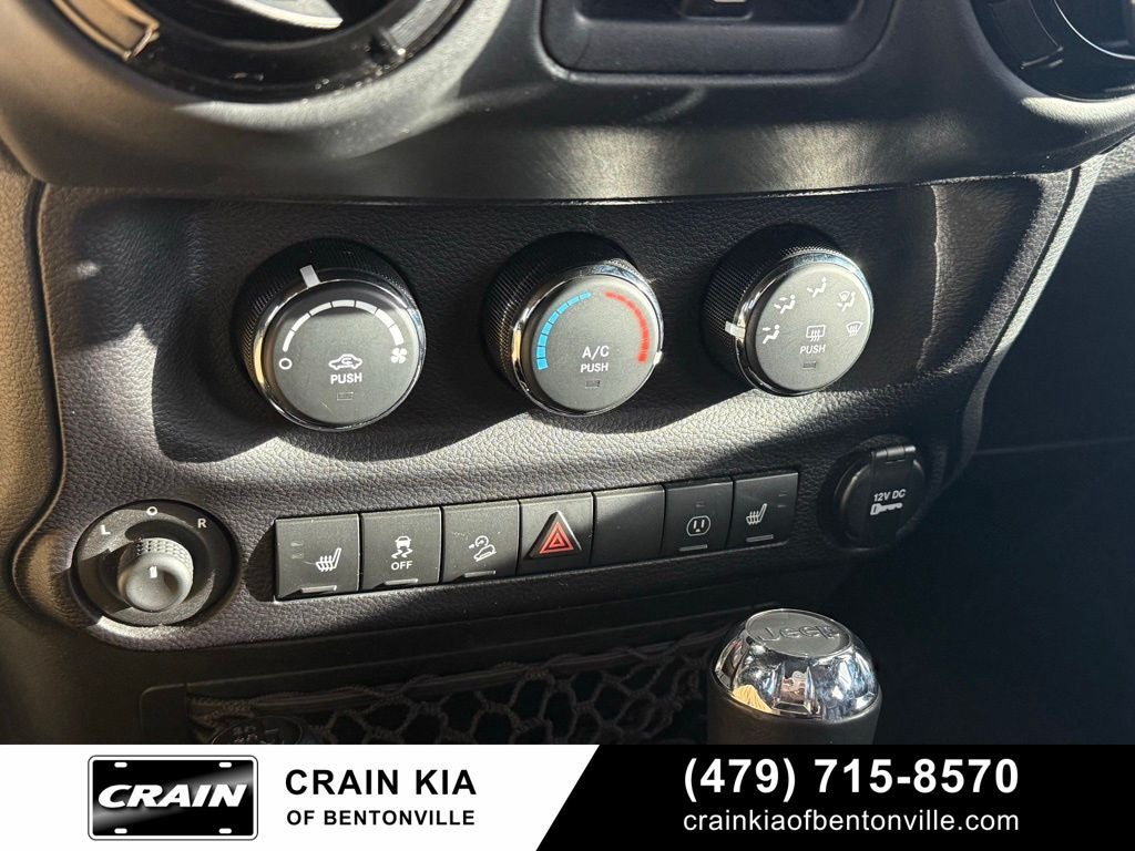 2015 Jeep Wrangler Unlimited Sahara Altitude - 4WD / CLEAN CARFAX / LIFT / WHEELS / TIRES