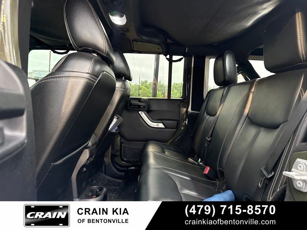 2015 Jeep Wrangler Unlimited Rubicon - 4WD / CLEAN CARFAX HISTORY