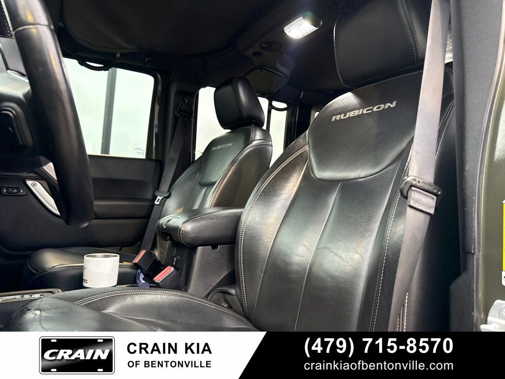 2015 Jeep Wrangler Unlimited Rubicon - 4WD / CLEAN CARFAX HISTORY