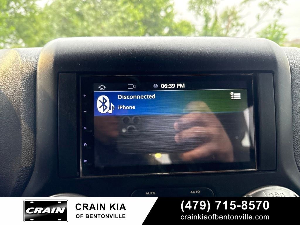 2015 Jeep Wrangler Unlimited Rubicon - 4WD / CLEAN CARFAX HISTORY