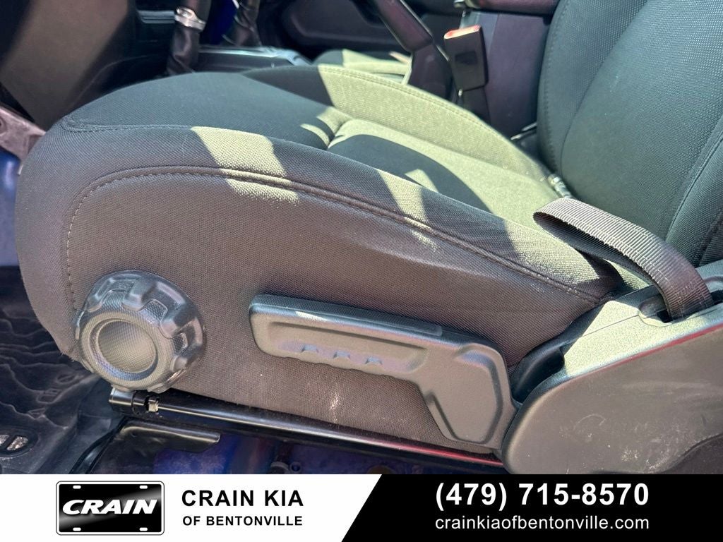 2018 Jeep Wrangler Sport - 4WD / CLEAN CARFAX