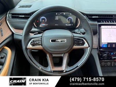 2025 Jeep Grand Cherokee L Summit - 4WD / PANORAMIC SUNROOF / CLEAN CARFAX