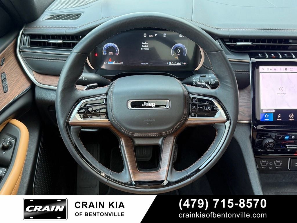 2025 Jeep Grand Cherokee L Summit - 4WD / PANORAMIC SUNROOF / CLEAN CARFAX