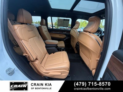 2025 Jeep Grand Cherokee L Summit - 4WD / PANORAMIC SUNROOF / CLEAN CARFAX