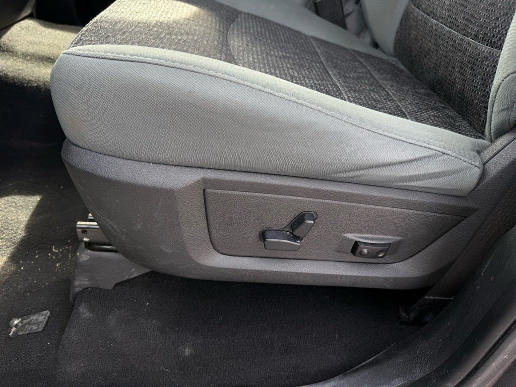 2019 RAM 1500 Classic SLT - 4WD / CLEAN CARFAX