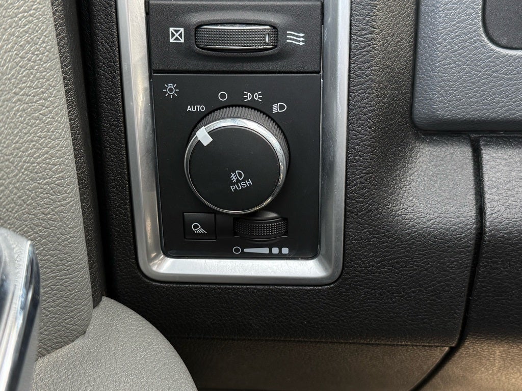 2019 RAM 1500 Classic SLT - 4WD / CLEAN CARFAX