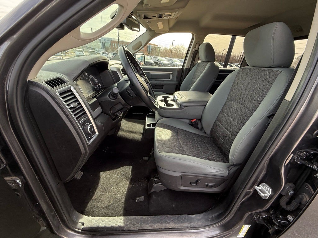 2019 RAM 1500 Classic SLT - 4WD / CLEAN CARFAX