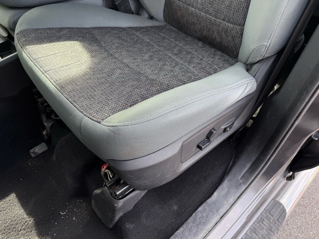 2019 RAM 1500 Classic SLT - 4WD / CLEAN CARFAX