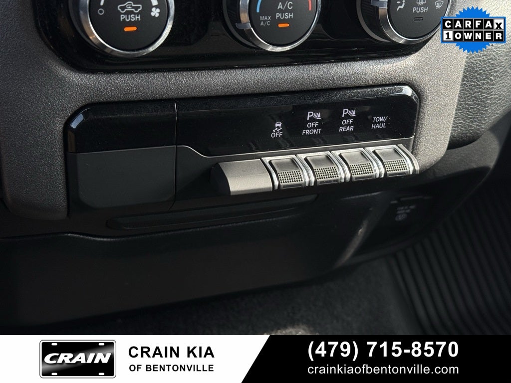 2025 RAM 1500 Warlock - 4WD / CLEAN CARFAX / ONE OWNER