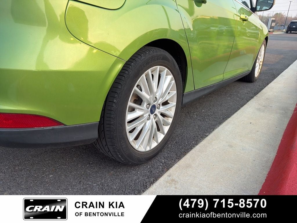 2018 Ford Focus Titanium - SUNROOF / CLEAN CARFAX / LOW MILES!