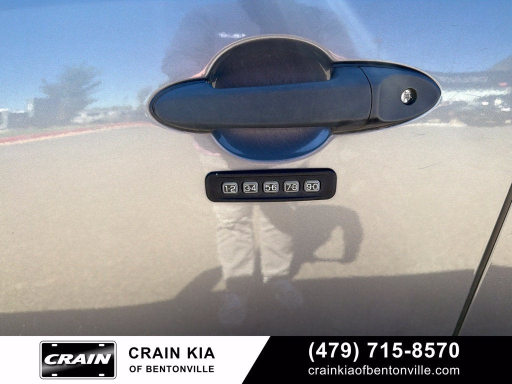 2009 Ford Escape XLT - CLEAN CARFAX / ONE OWNER
