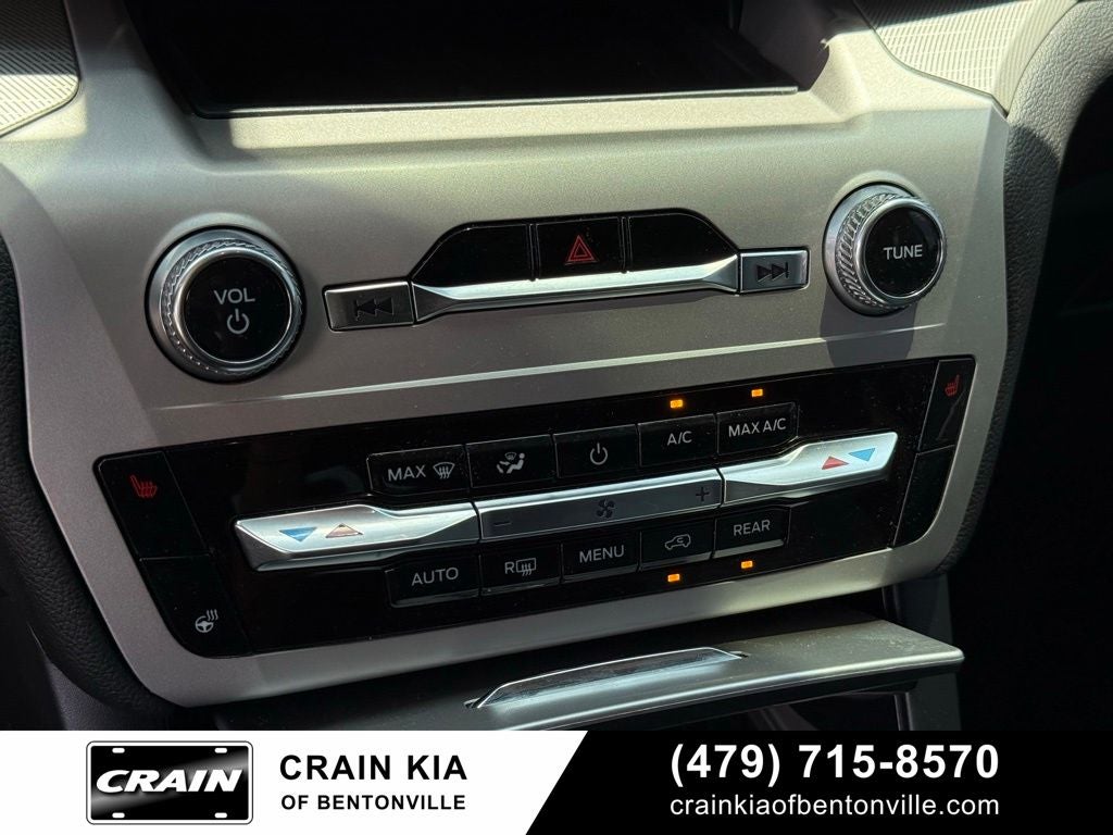 2024 Ford Explorer XLT - 4WD / CLEAN CARFAX / ONE OWNER
