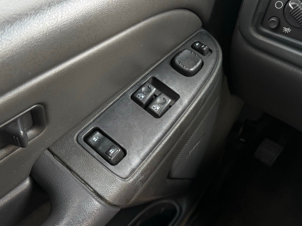 2005 Chevrolet Silverado 1500 Z71 Style Side - 4WD / CLEAN CARFAX