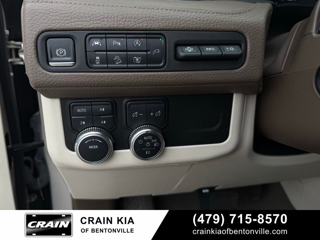 2022 GMC Yukon XL Denali - 4WD / CLEAN CARFAX / ONE OWNER