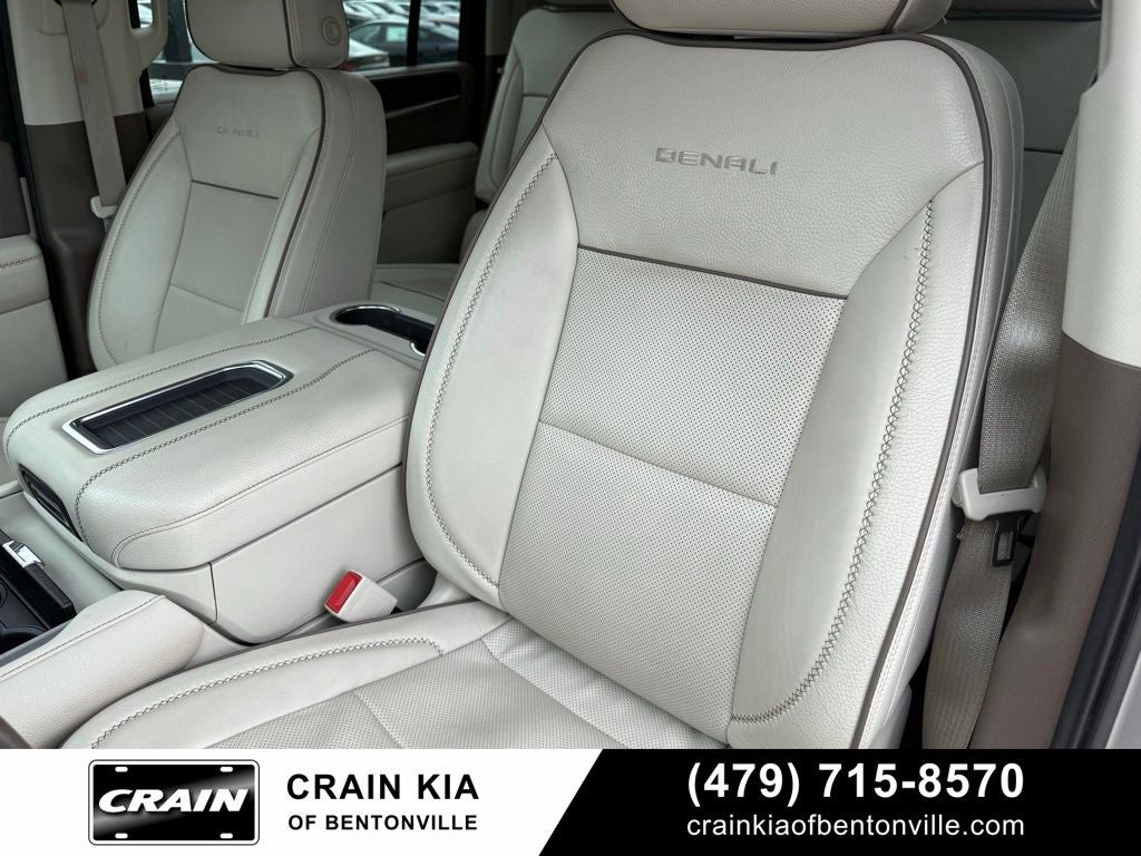 2022 GMC Yukon XL Denali - 4WD / CLEAN CARFAX / ONE OWNER