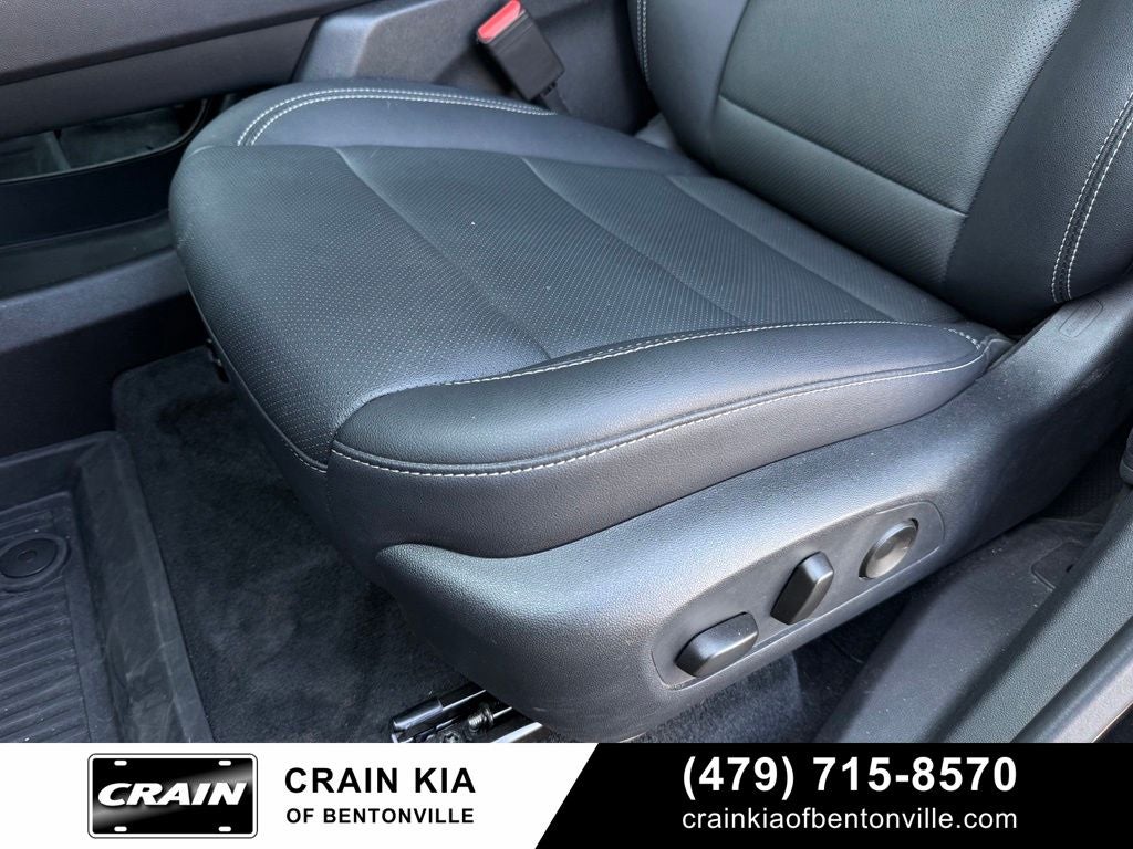 2025 Chevrolet Traverse LT - AWD / CLEAN CARFAX / ONE OWNER