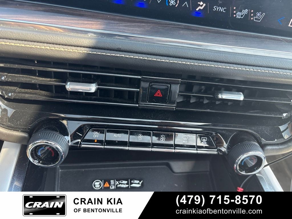 2025 Chevrolet Suburban Premier - 4WD / PANORAMIC SUNROOF / CLEAN CARFAX
