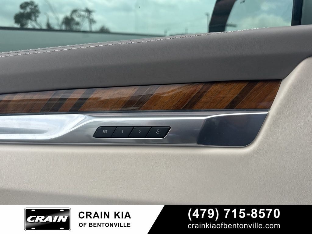 2025 Cadillac Escalade Sport Platinum - 4WD / PANORAMIC SUNROOF / CLEAN CARFAX