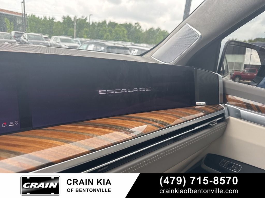 2025 Cadillac Escalade Sport Platinum - 4WD / PANORAMIC SUNROOF / CLEAN CARFAX