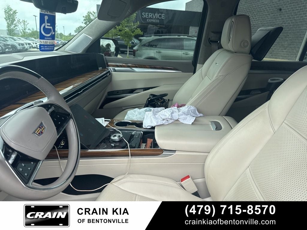 2025 Cadillac Escalade Sport Platinum - 4WD / PANORAMIC SUNROOF / CLEAN CARFAX